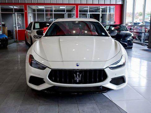 Used 2022 Maserati Ghibli Modena image 4