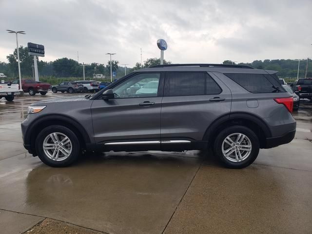 Used 2024 Ford Explorer XLT AWD/4WD image 9