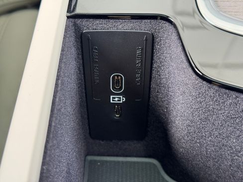 Used 2024 Volvo XC90 T8 Ultimate w/ Lounge Package image 32