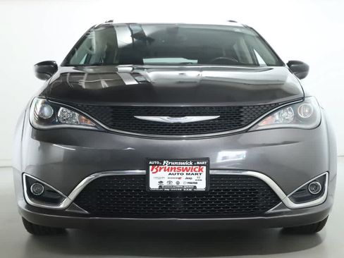 Used 2017 Chrysler Pacifica Touring-L Plus w/ Tire & Wheel Group FWD image 5