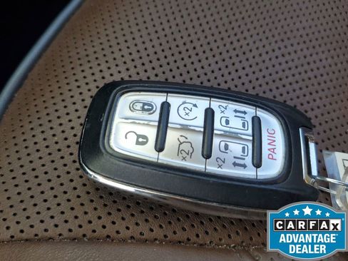 Used 2018 Chrysler Pacifica Limited w/ Tire & Wheel Group image 41