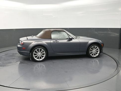 Used 2006 MAZDA MX-5 Miata Grand Touring w/ Premium Pkg RWD image 9