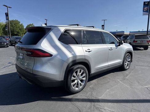 Used 2024 Toyota Grand Highlander AWD image 6