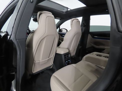 Certified 2025 Porsche Macan 4S Electric AWD/4WD image 45