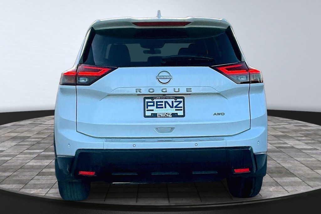 Used 2025 Nissan Rogue SV AWD/4WD image 5