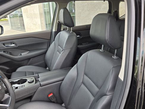 Used 2022 Nissan Rogue SV w/ SV Premium Package image 8