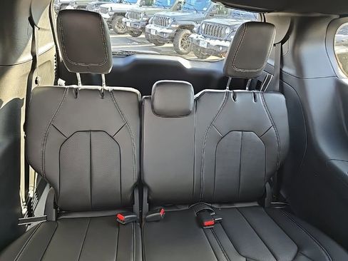 New 2026 Chrysler Pacifica Select image 14