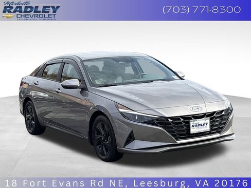 Used 2023 Hyundai Elantra Blue image 8