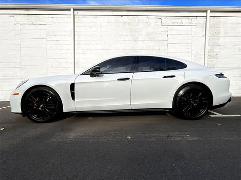 Certified 2022 Porsche Panamera 4 image 2