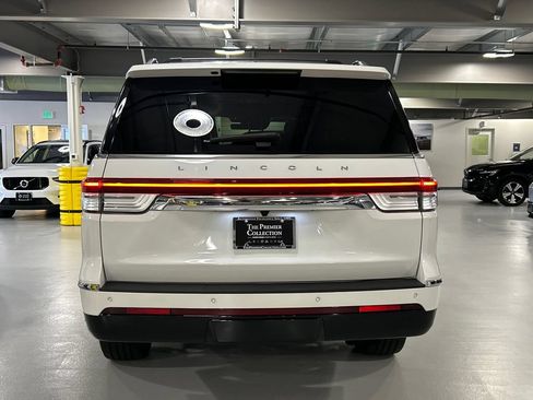 Used 2023 Lincoln Navigator L Reserve AWD/4WD image 3