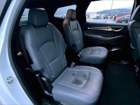 Used 2024 Buick Enclave Premium image 27