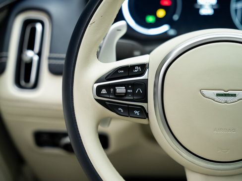 Used 2023 Aston Martin DBX image 42