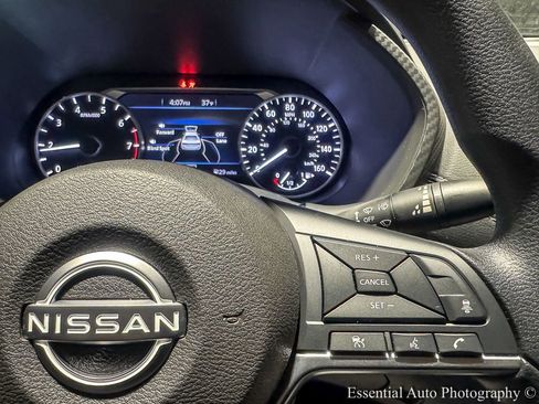 Used 2025 Nissan Sentra SV image 18