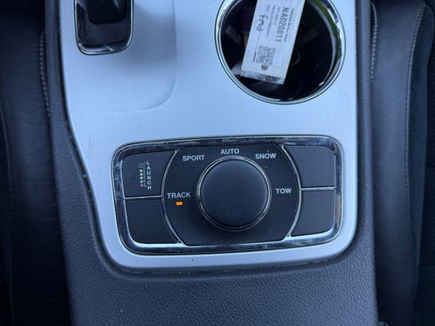 Used 2015 Jeep Grand Cherokee SRT AWD/4WD image 18