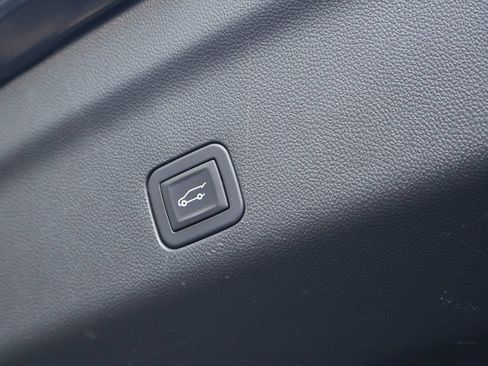 Used 2025 Chevrolet Suburban High Country AWD/4WD image 55