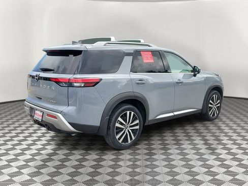 Used 2024 Nissan Pathfinder Platinum image 2