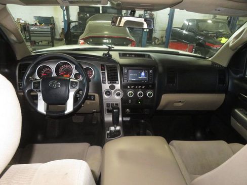 Used 2016 Toyota Sequoia SR5 AWD/4WD image 40