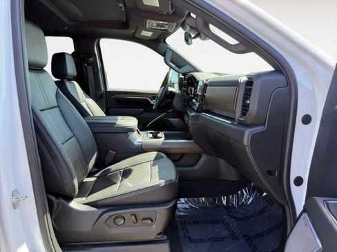 Used 2024 Chevrolet Silverado 3500 High Country w/ High Country Premium Package image 19