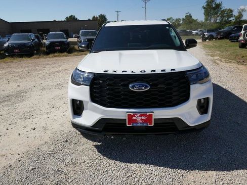 New 2025 Ford Explorer ST-Line w/ ST-Line Street Pack image 9