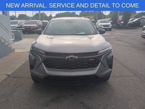Used 2024 Chevrolet Trax RS FWD image 11