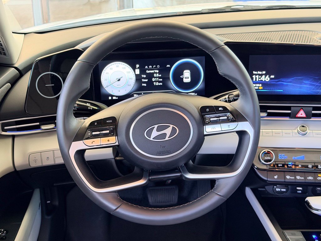 Used 2025 Hyundai Elantra Limited FWD image 18