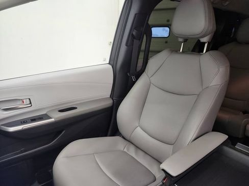 Used 2026 Toyota Sienna XLE FWD image 16