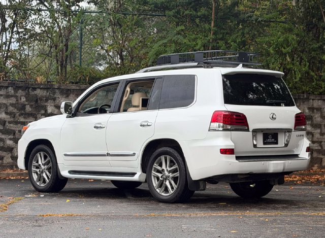 Used 2015 Lexus LX 570 4WD w/ Luxury Package image 9