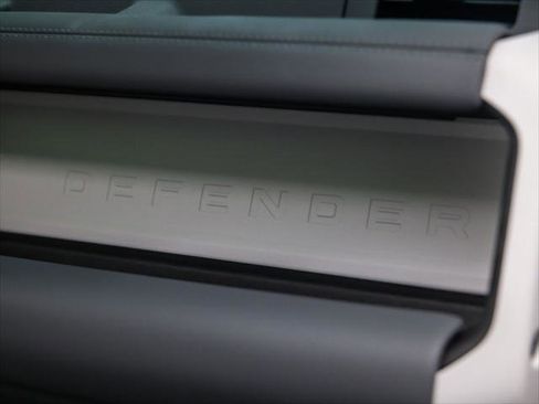 New 2025 Land Rover Defender 110 X-Dynamic SE AWD/4WD image 28