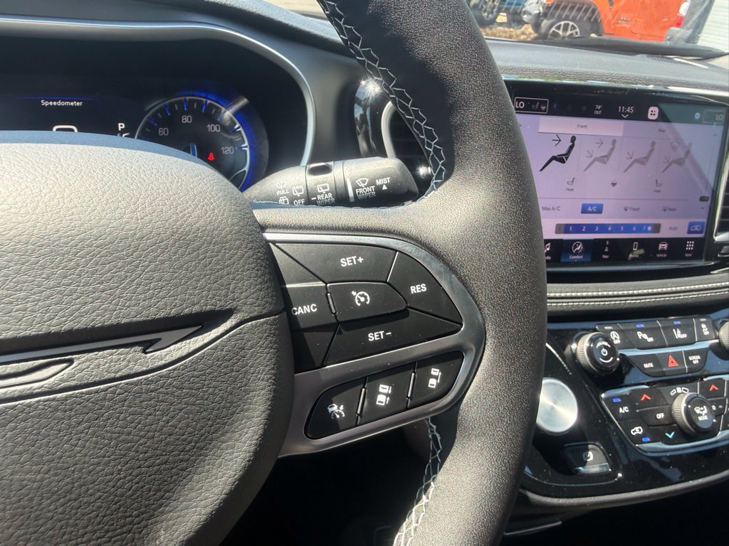 New 2027 Chrysler Pacifica Select w/ Family Tech Group FWD image 20