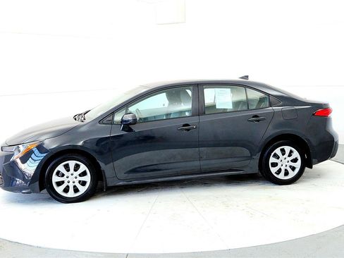 Certified 2023 Toyota Corolla LE image 3