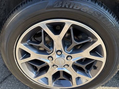 Used 2019 Jeep Grand Cherokee Overland image 9