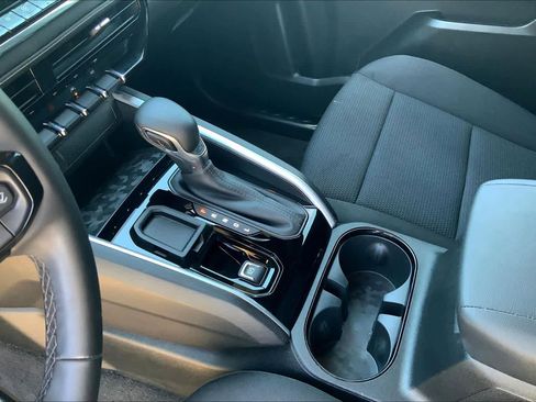 Used 2024 Chevrolet Colorado LT w/ LT Convenience Package image 17