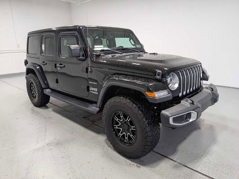 Used 2018 Jeep Wrangler Unlimited Sahara AWD/4WD image 6