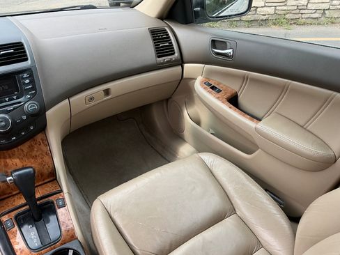 Used 2004 Honda Accord EX image 16