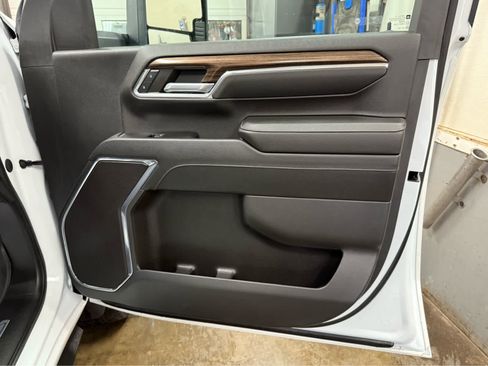 Used 2024 Chevrolet Silverado 2500 LT image 30