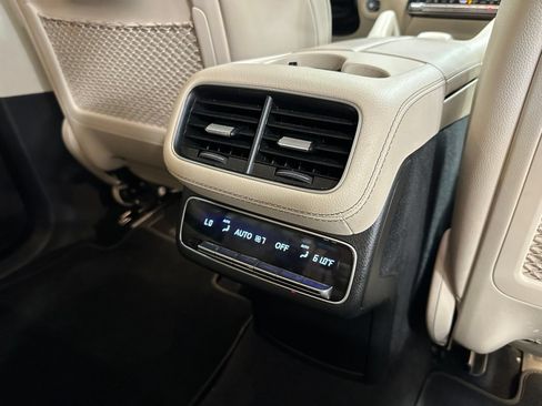 Used 2021 Mercedes-Benz GLS 450 4MATIC image 41