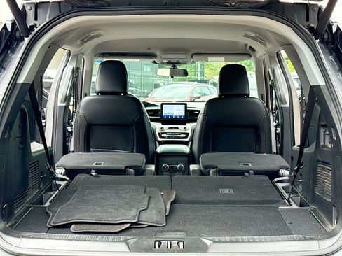 Used 2021 Ford Explorer XLT w/ Equipment Group 202A AWD/4WD image 7