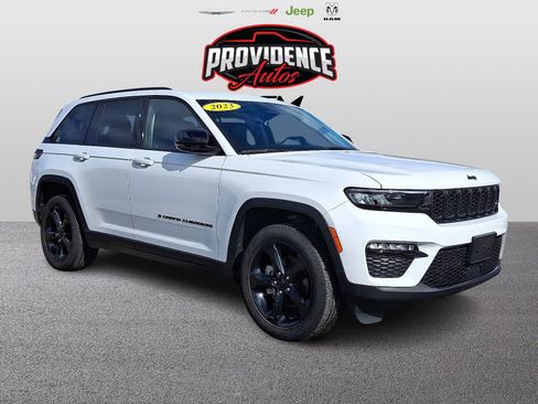 Used 2023 Jeep Grand Cherokee Limited w/ Black Appearance Package image 1