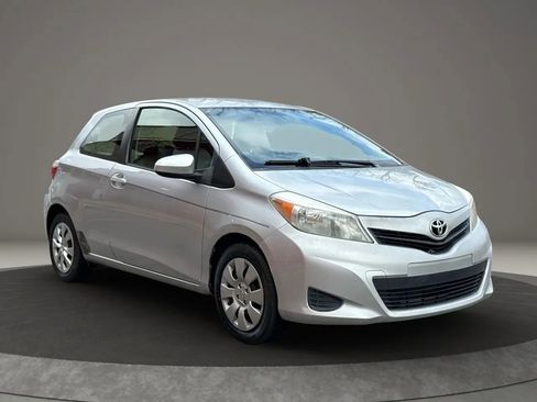 Used 2013 Toyota Yaris L image 3