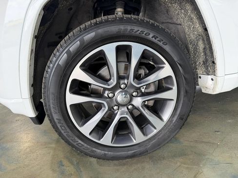Used 2017 Jeep Grand Cherokee Overland AWD/4WD image 29