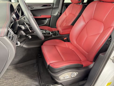Used 2026 Porsche Macan AWD/4WD image 5