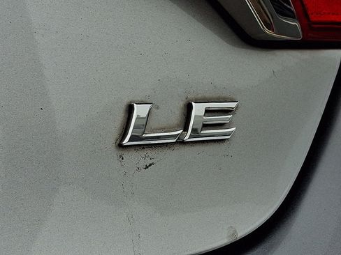 Used 2016 Toyota Camry LE FWD image 30