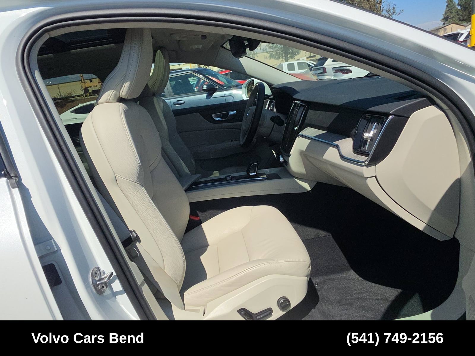 Used 2025 Volvo V60 B5 Cross Country Plus AWD/4WD image 10