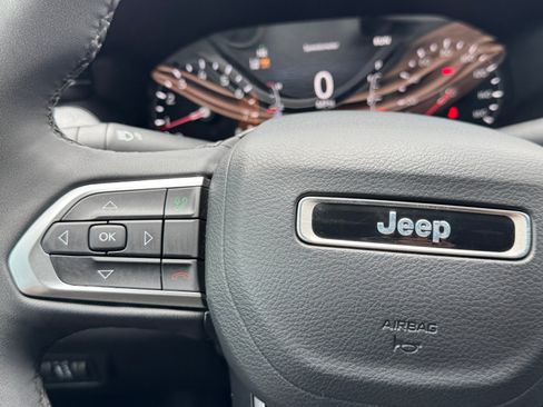Used 2023 Jeep Compass Latitude AWD/4WD image 24
