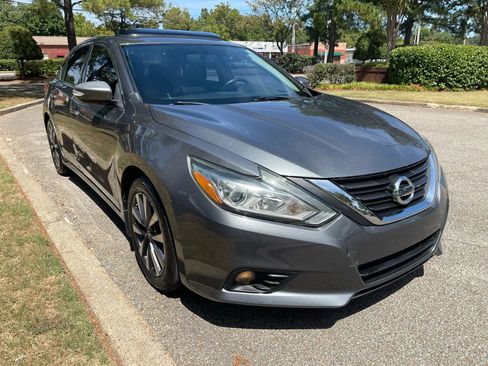 Used 2016 Nissan Altima 2.5 SL w/ Moonroof Package image 7