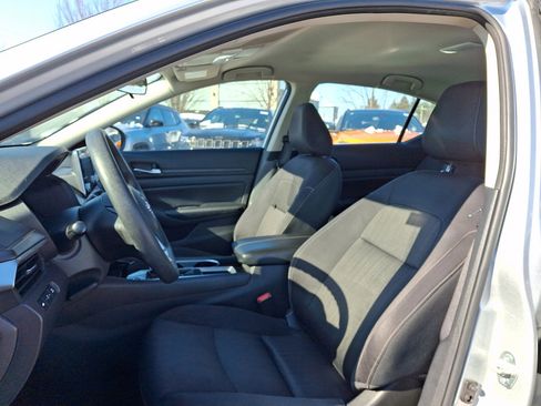 Used 2024 Nissan Altima 2.5 SV image 24
