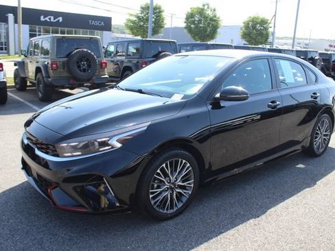 Used 2023 Kia Forte GT-Line w/ GT-Line Premium Package FWD image 2