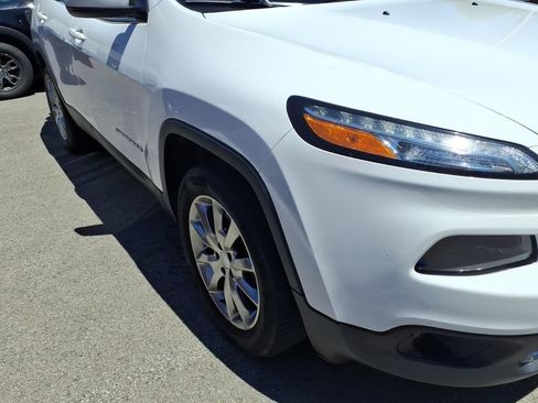 Used 2018 Jeep Cherokee Limited w/ Luxury Group AWD/4WD image 20