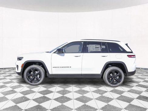 New 2025 Jeep Grand Cherokee Altitude image 12