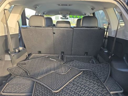 Used 2024 Volkswagen Tiguan SE image 25